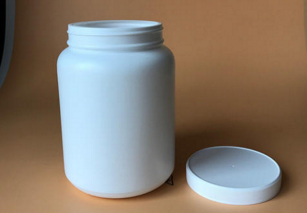 奶粉都是用铁罐装的,为什么不能用塑料装呢?